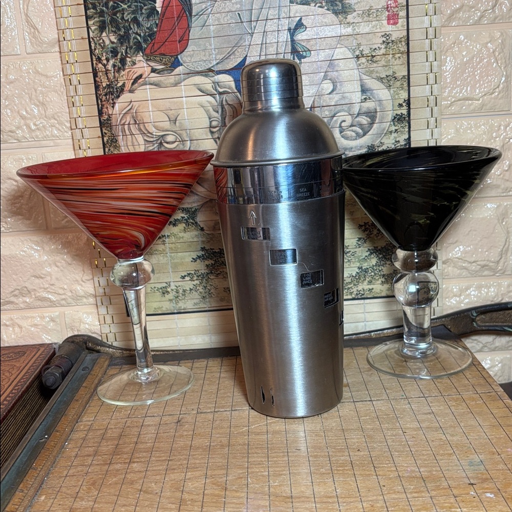 Pair Large Martini Glasses Orange, Black Swirls w  Chefmate Drink Recipe Shaker